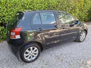 2011 Toyota Yaris 1.3 Dual Vvt-I T Spirit in Black — image 3