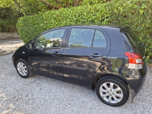 2011 Toyota Yaris 1.3 Dual Vvt-I T Spirit in Black — image 4