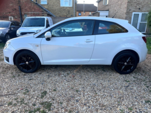 2013 SEAT Ibiza 1.6 Tdi Cr Fr in White — image 3