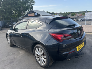 2013 Vauxhall Astra Gtc 2.0 Cdti Sri in Black — image 6