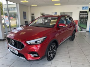2021 MG MG Zs 1.0 T-Gdi Exclusive in Red — image 2