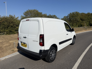2014 Peugeot Partner 1.6 Hdi 850 Professional in White — image 3
