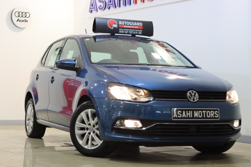 2016 Volkswagen Polo 1.2 Tsi Bluemotion in Blue — image 1