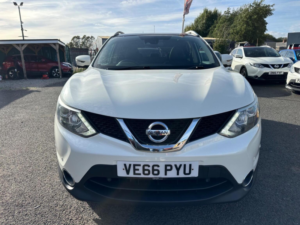 2016 Nissan Qashqai 1.5 Dci Tekna 2WD Euro 6 (s/s) 5dr in White — image 2