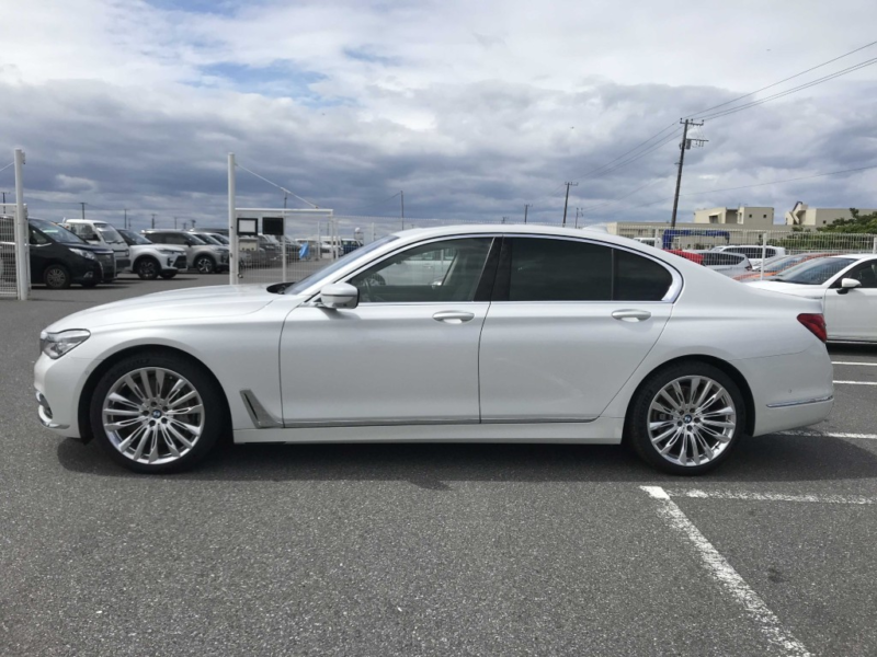 2018 BMW 7 Series 750i 4.4 V8 Excellence Automatic in White — image 1