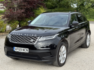 2019 Land Rover Range Rover Velar 2.0 D240 Se in Black — image 4