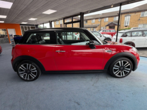 2018 MINI Hatch 1.5 Cooper Exclusive Euro 6 (s/s) 3dr in Red — image 2