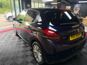 2019 Peugeot 208 1.2 Puretech Signature Hatchback 5dr Petrol Manual Euro 6 (s/s) (82 Ps) in Blue — image 5