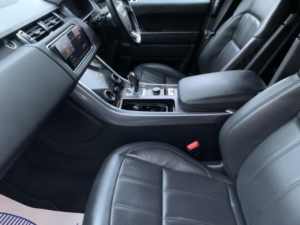 2021 Land Rover Range Rover Sport 2.0 P300 Hse in White — image 4