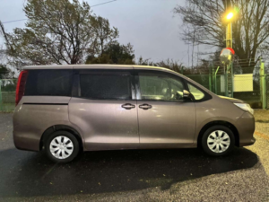 2014 Toyota Noah 2.0 X 5dr 7 Seats in Brown — image 2