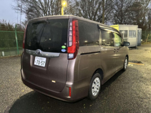 2014 Toyota Noah 2.0 X 5dr 7 Seats in Brown — image 3