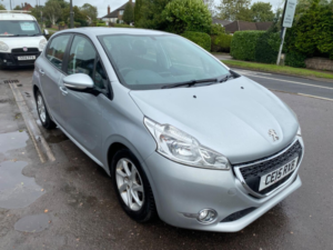 2015 Peugeot 208 1.4 Hdi Active *£20 Road Tax**full Service History ** 1 Previous Owner Last Owner 7.5 Years** in Silver — image 2