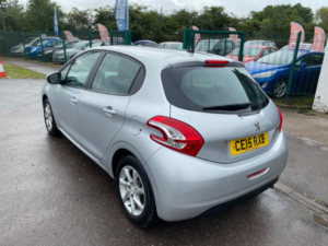 2015 Peugeot 208 1.4 Hdi Active *£20 Road Tax**full Service History ** 1 Previous Owner Last Owner 7.5 Years** in Silver — image 6