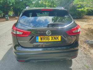 2016 Nissan Qashqai 1.6 Dci Tekna in Black — image 5