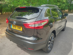 2016 Nissan Qashqai 1.6 Dci Tekna in Black — image 6