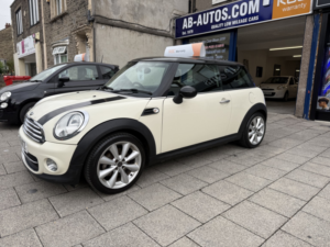 2011 MINI Hatch 1.6 Cooper Hatch in White — image 3