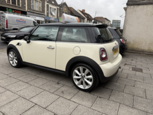 2011 MINI Hatch 1.6 Cooper Hatch in White — image 4