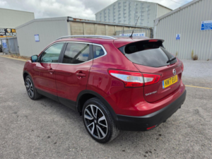 2017 Nissan Qashqai 1.5 Dci Tekna 2WD Euro 6 (s/s) 5dr in Red — image 4