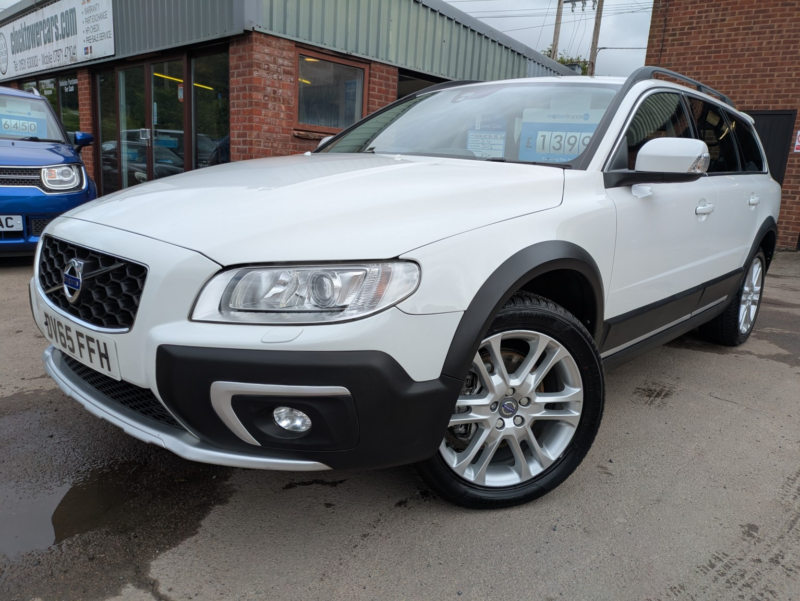 2015 Volvo Xc70 2.4 Se Lux D5 AWD in White — image 1