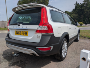 2015 Volvo Xc70 2.4 Se Lux D5 AWD in White — image 2