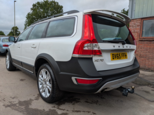 2015 Volvo Xc70 2.4 Se Lux D5 AWD in White — image 4