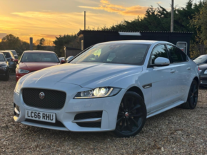 2017 Jaguar Xf 2.0d R-Sport Auto Euro 6 (s/s) 4dr in White — image 4
