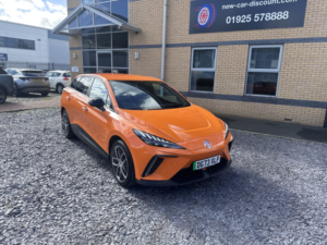 2023 MG Mg4 64kwh Trophy Long Range in Orange — image 2