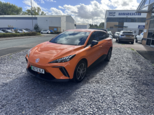 2023 MG Mg4 64kwh Trophy Long Range in Orange — image 4