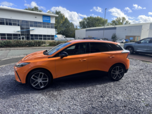 2023 MG Mg4 64kwh Trophy Long Range in Orange — image 5