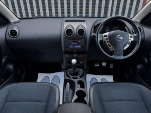 2013 Nissan Qashqai 1.6 360 2WD Euro 5 5dr in White — image 3