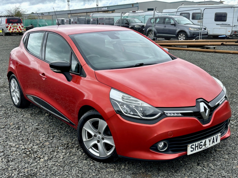 2014 Renault Clio 1.5 Dynamique Medianav Dci 90 Stop & Start in Red — image 1