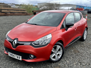 2014 Renault Clio 1.5 Dynamique Medianav Dci 90 Stop & Start in Red — image 3