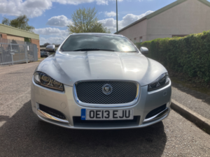 2013 Jaguar Xf 2.2d Premium Luxury Sportbrake 5dr Diesel Auto Euro 5 (s/s) (200 Ps) in Silver — image 2