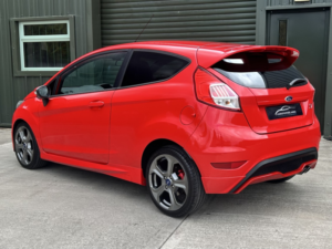 2015 Ford Fiesta 1.6 T Ecoboost St-2 in Red — image 2
