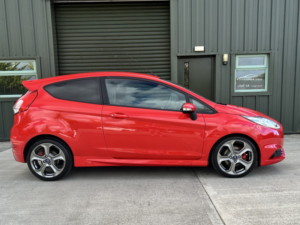 2015 Ford Fiesta 1.6 T Ecoboost St-2 in Red — image 3