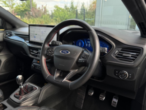 2022 Ford Focus 1.0t Ecoboost St-Line Vignale Euro 6 (s/s) 5dr in Black — image 2