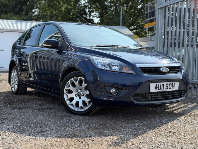 2011 Ford Focus 1.6 Tdci Dpf Zetec 5dr in Blue — image 1