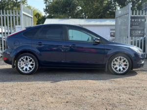 2011 Ford Focus 1.6 Tdci Dpf Zetec 5dr in Blue — image 4