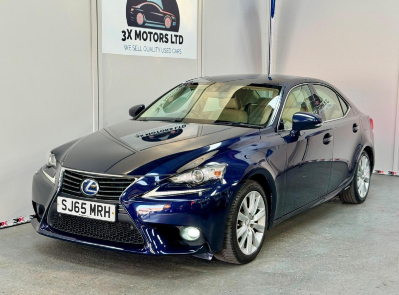 2015 Lexus Is 2.5 300h Luxury E-CVT Euro 5 (s/s) 4dr in Blue — image 1