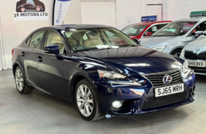 2015 Lexus Is 2.5 300h Luxury E-CVT Euro 5 (s/s) 4dr in Blue — image 2