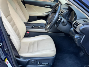 2015 Lexus Is 2.5 300h Luxury E-CVT Euro 5 (s/s) 4dr in Blue — image 3