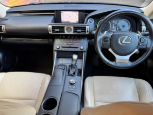 2015 Lexus Is 2.5 300h Luxury E-CVT Euro 5 (s/s) 4dr in Blue — image 4