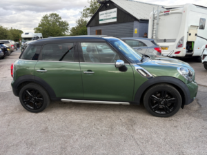 2016 MINI Countryman 2.0 Cooper Sd SUV 5dr Diesel Manual All4 Euro 5 (s/s) (143 Ps) in Green — image 4