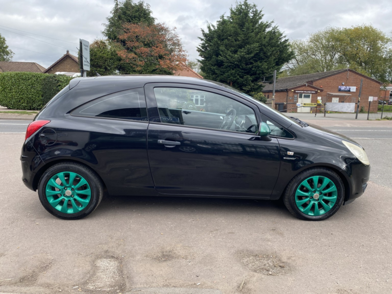 2010 Vauxhall Corsa 1.2 I 16v Energy * Alloys * Privacy Glass * Full Service History * Low Mileage * in Black — image 1