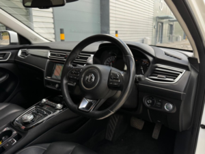 2022 MG Mg5 61.1kwh Exclusive Long Range Auto 5dr in White — image 2