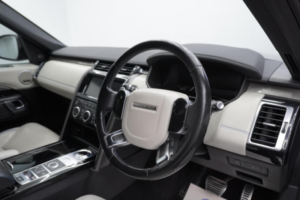2018 Land Rover Discovery 2.0 Si4 Hse Auto 4WD Euro 6 (s/s) 5dr in Black — image 2