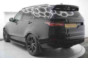 2018 Land Rover Discovery 2.0 Si4 Hse Auto 4WD Euro 6 (s/s) 5dr in Black — image 4