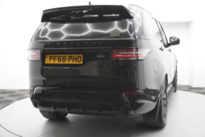 2018 Land Rover Discovery 2.0 Si4 Hse Auto 4WD Euro 6 (s/s) 5dr in Black — image 6