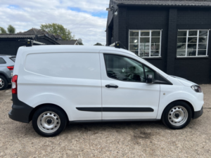 2022 Ford Transit Courier 1.5 Transit Courier Leader Van 1.5l Tdci 75ps Fwd 6 Speed Manual in White — image 4