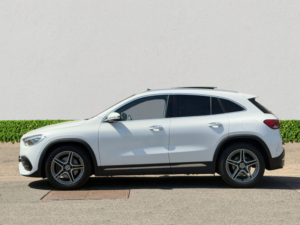 2021 Mercedes-Benz Gla 1.3 Gla200 Amg Line (premium Plus) SUV 5dr Petrol 7g-Dct Euro 6 (s/s) (163 Ps) in White — image 4
